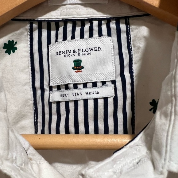 Denim & Flower Mens Button Down Shirt Size:small 4 leaf clover pattern. - Picture 3 of 4